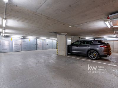 Pronájem garážového stání 11 m²