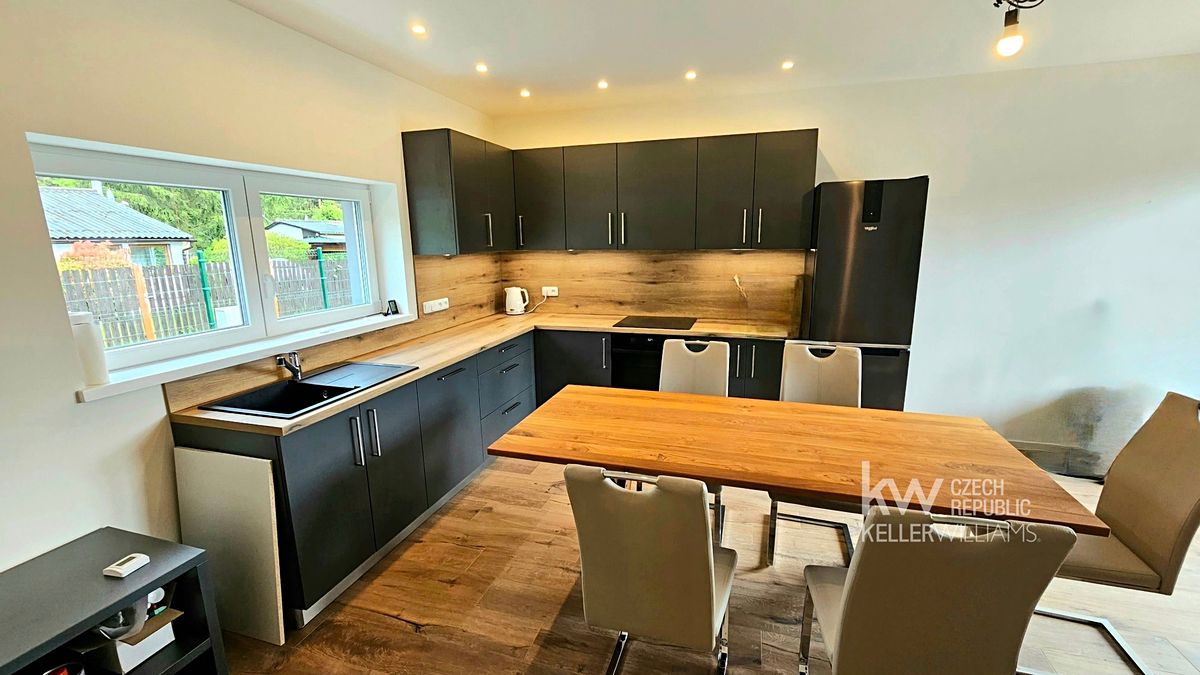 Pronájem rodinného domu 122 m², pozemek 708 m² – fotografie 2