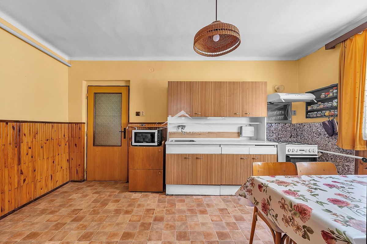 Prodej rodinného domu 150 m², pozemek 600 m² – fotografie 2