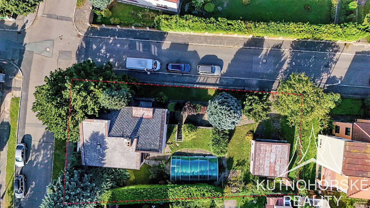 Prodej rodinného domu 214 m², pozemek 924 m² – fotografie 2