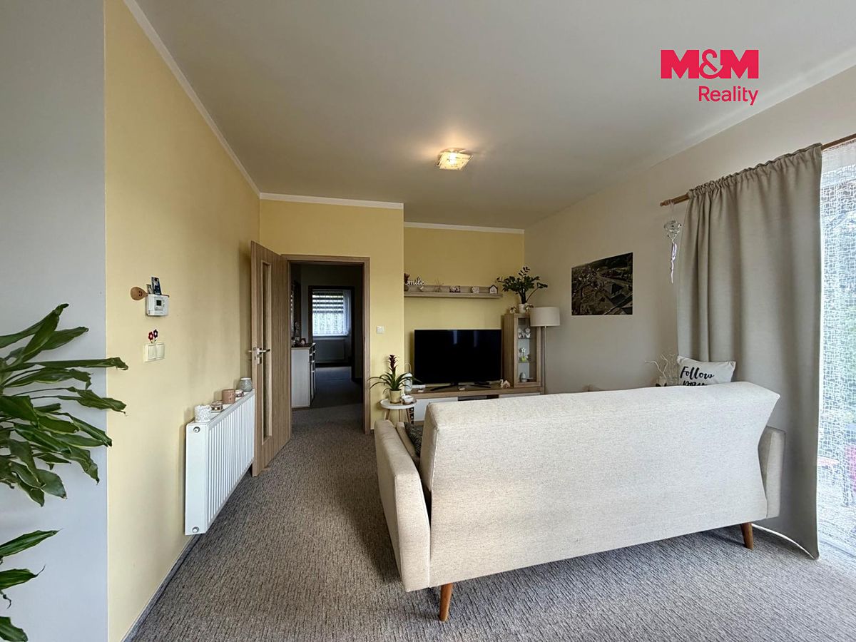 Prodej rodinného domu 84 m², pozemek 938 m² – fotografie 2