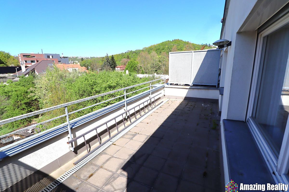 Prodej rodinného domu 311 m², pozemek 208 m² – fotografie 2