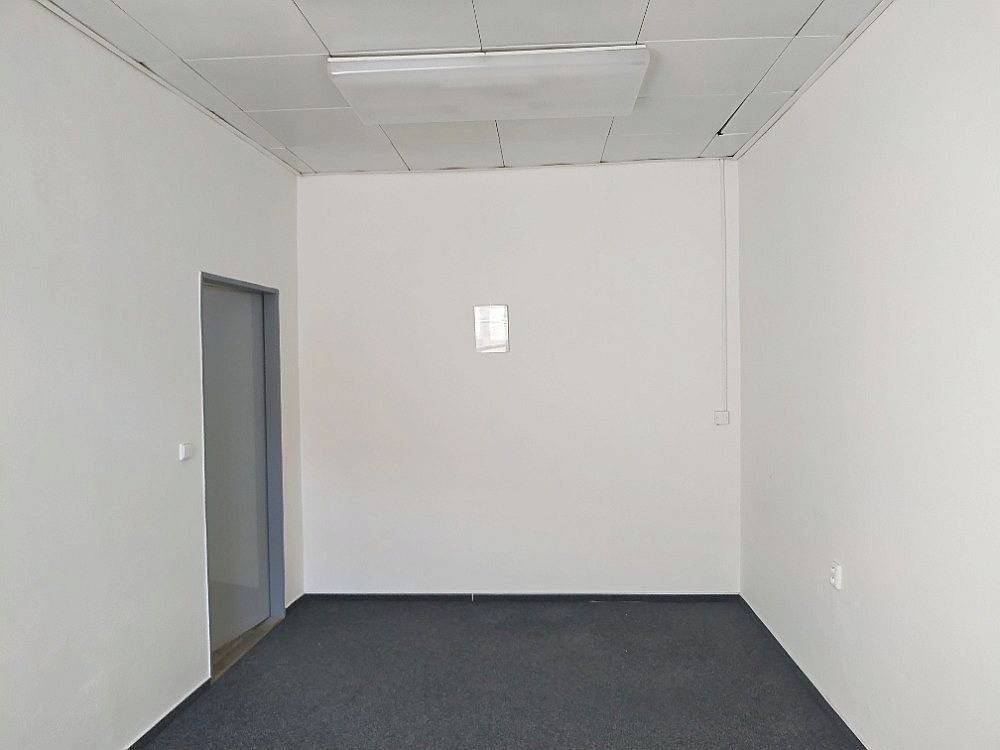 Pronájem kanceláře 15 m² – fotografie 3