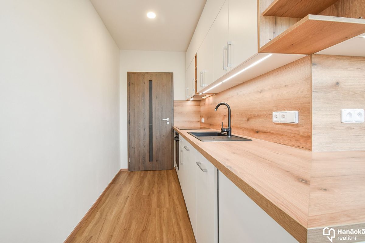 Pronájem bytu 2+1 56 m² – fotografie 3