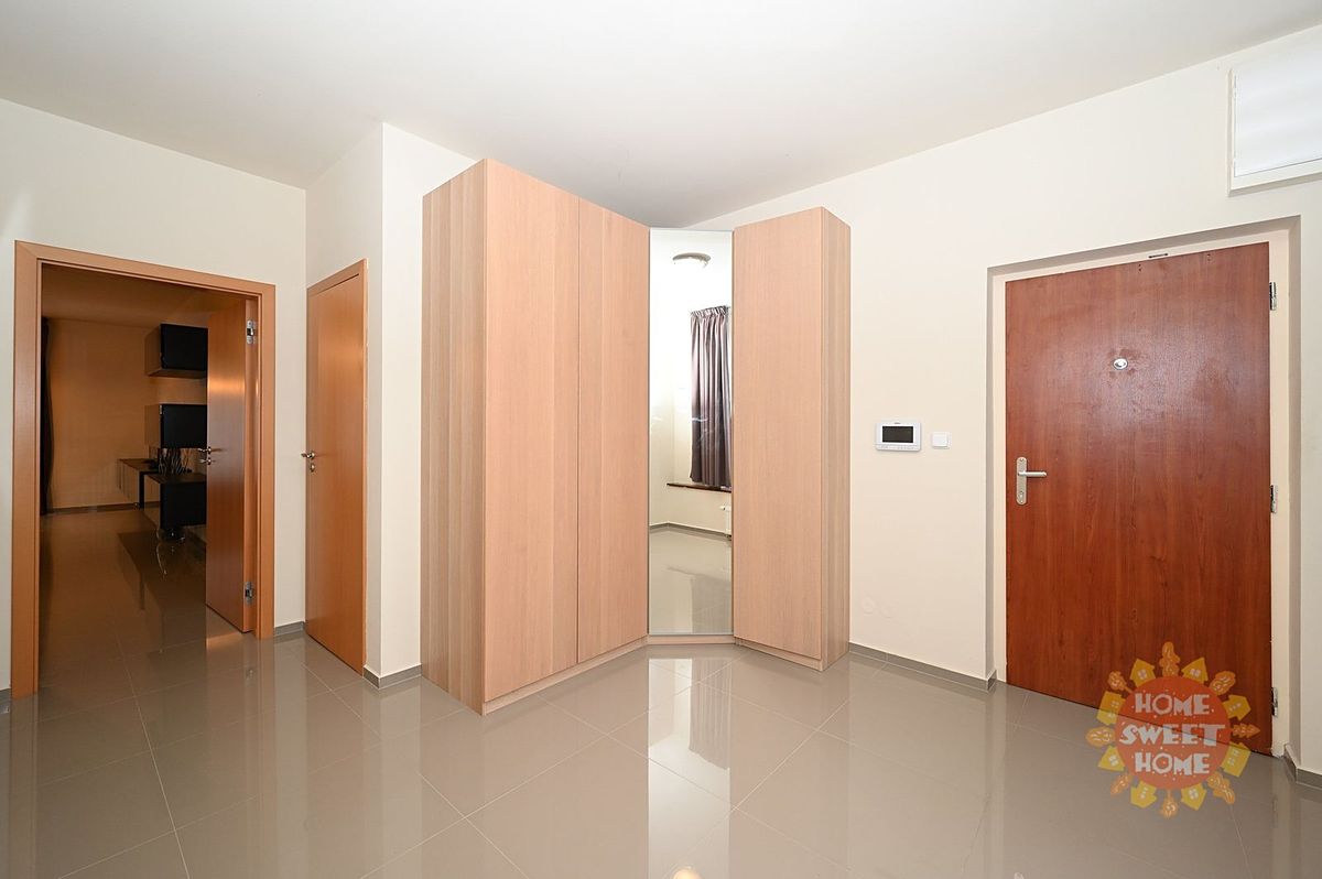 Pronájem bytu 2+kk 83 m² – fotografie 3