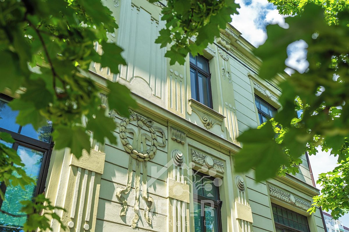 Prodej vily 634 m², pozemek 1177 m²