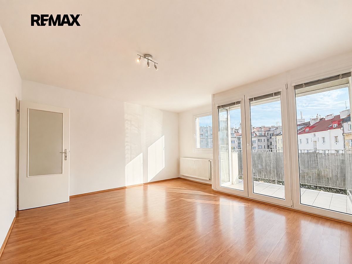 Pronájem bytu 1+kk 33 m² – fotografie 2