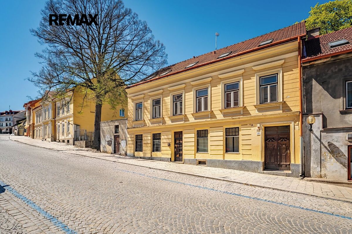 Prodej vícegeneračního domu 342 m², pozemek 257 m² – fotografie 2