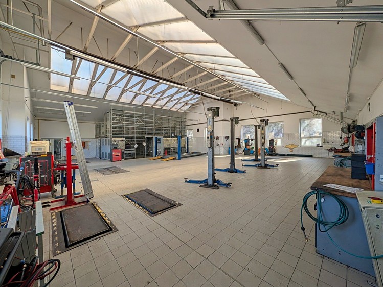 Комерційне приміщення на продаж, 1 500 м² (23 з 39)