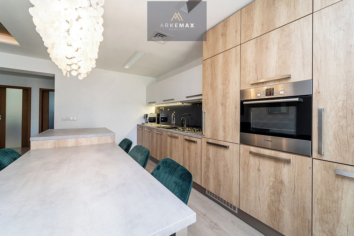 Prodej rodinného domu 410 m², pozemek 728 m² – fotografie 4