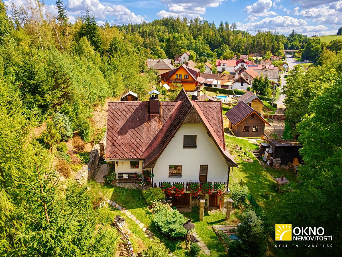 Prodej rodinného domu 100 m², pozemek 1072 m²