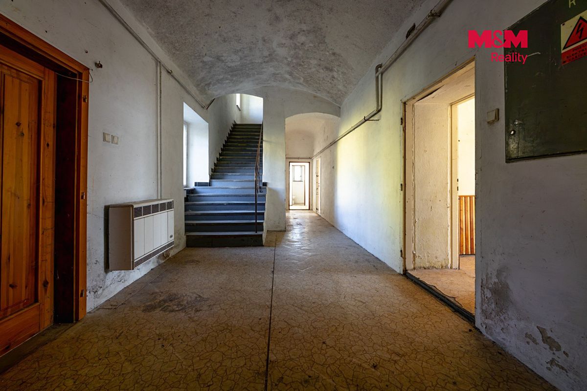 Prodej rodinného domu 342 m², pozemek 582 m² – fotografie 4