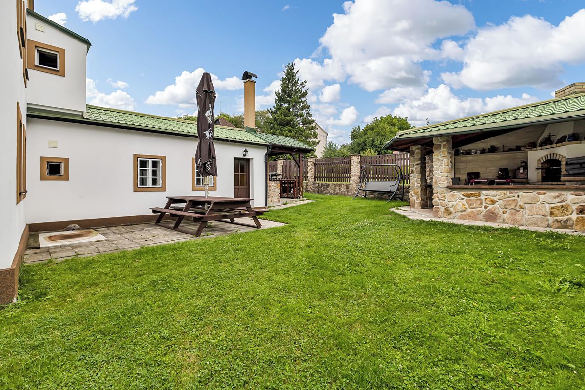 Prodej rodinného domu 264 m², pozemek 732 m² – fotografie 4