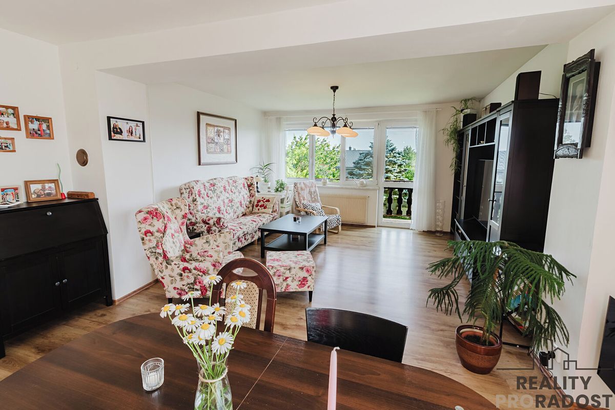 Prodej rodinného domu 200 m², pozemek 1084 m² – fotografie 4