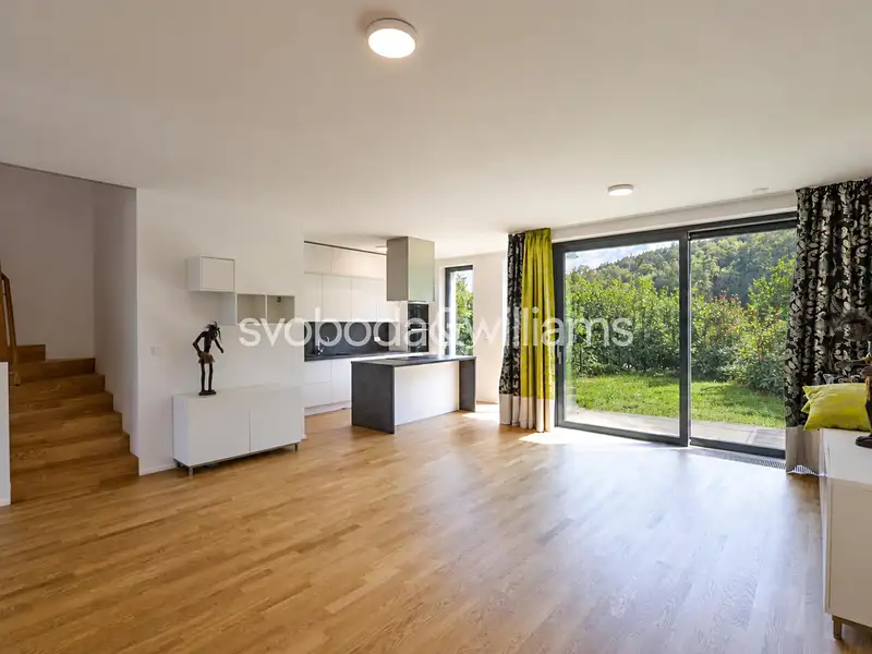 Pronájem rodinného domu 210 m², pozemek 207 m², Praha – náhled fotky 1