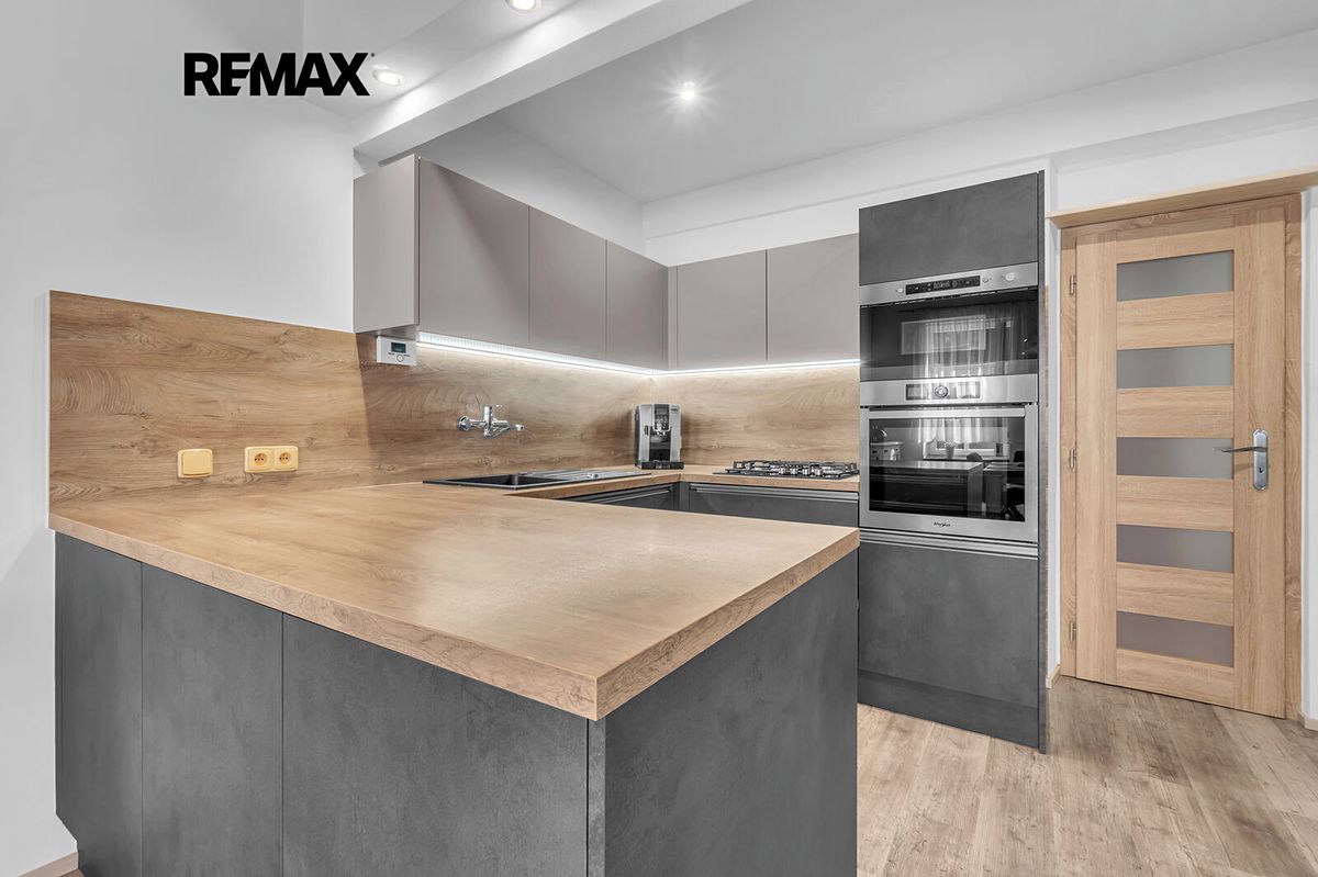 Prodej vícegeneračního domu 570 m², pozemek 2953 m² – fotografie 2