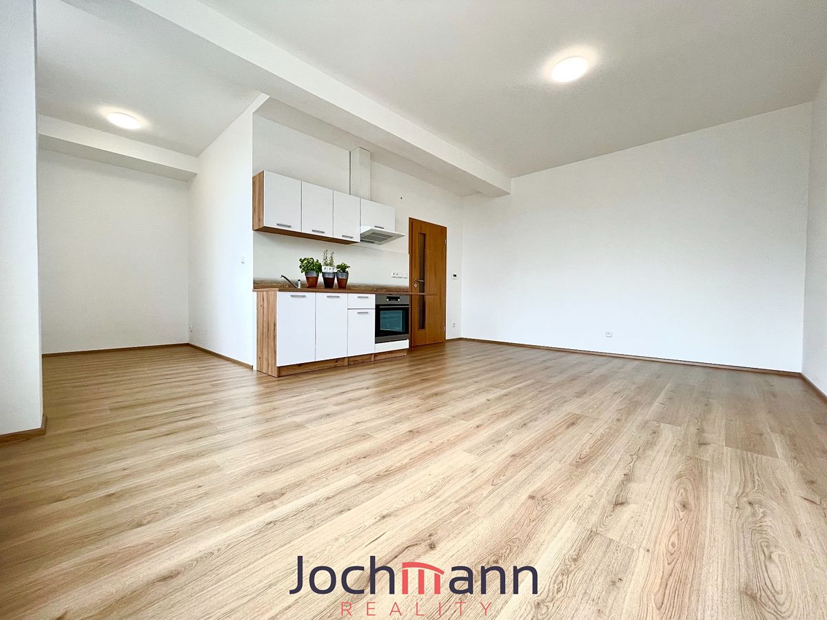 Pronájem bytu 1+kk 38 m² – fotografie 3