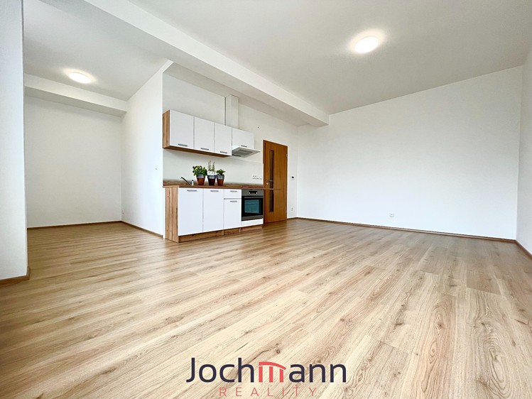 Pronájem bytu 1+kk, 38 m² (3 z 12)