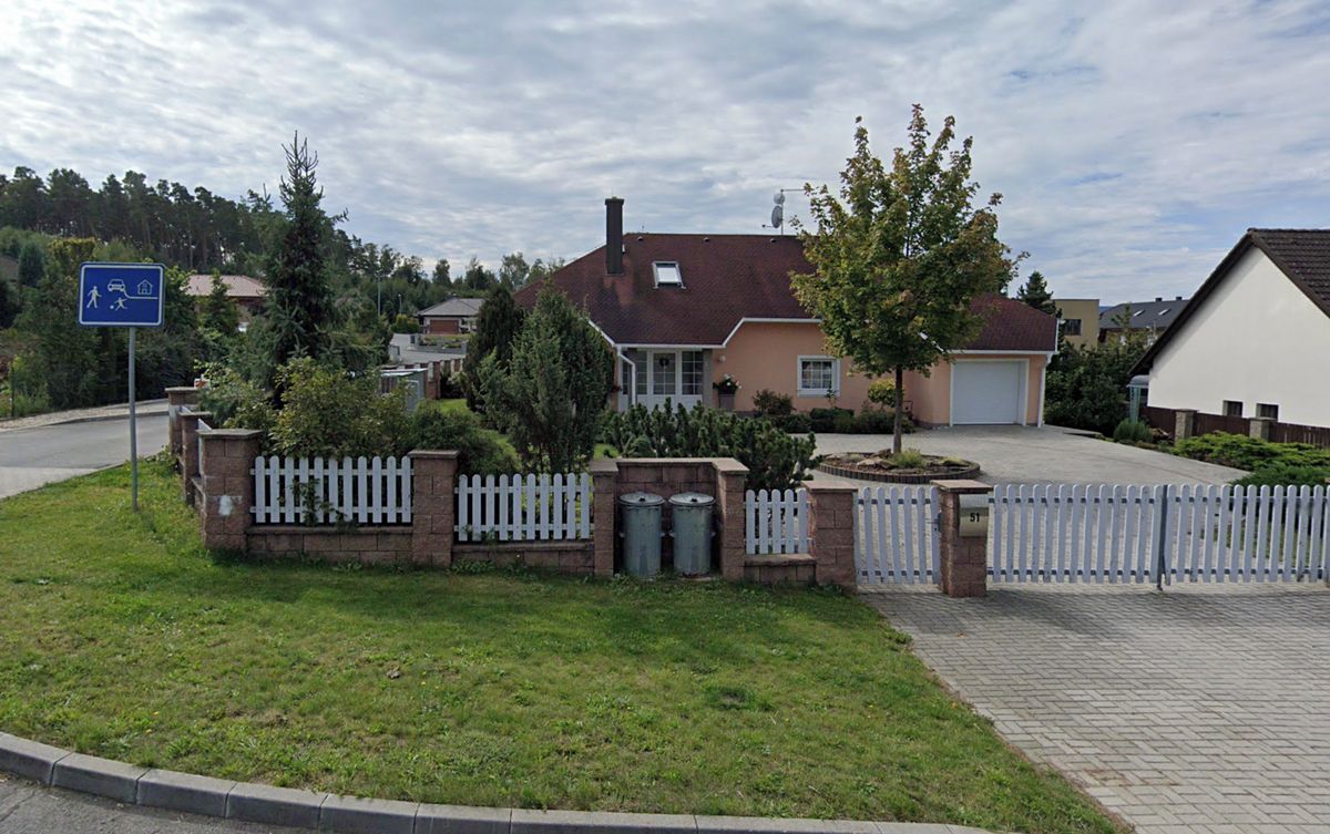 Prodej rodinného domu 300 m², pozemek 1491 m² – fotografie 3