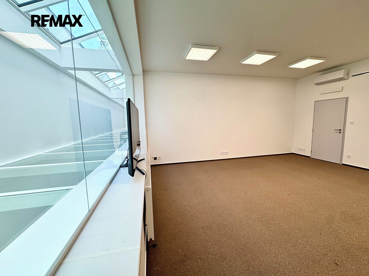 Pronájem kanceláře 34 m² – fotografie 2