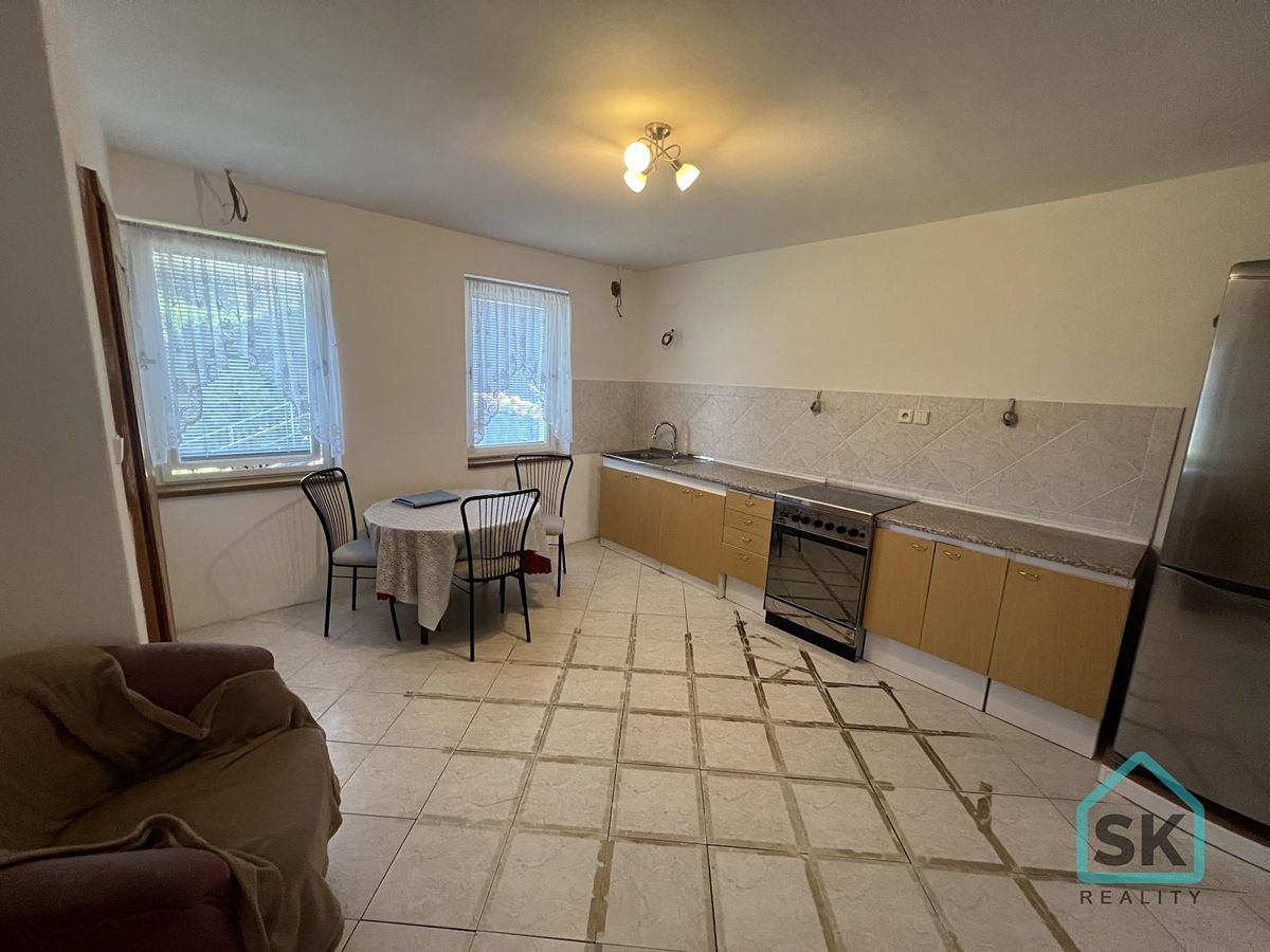 Prodej rodinného domu 282 m², pozemek 327 m² – fotografie 4