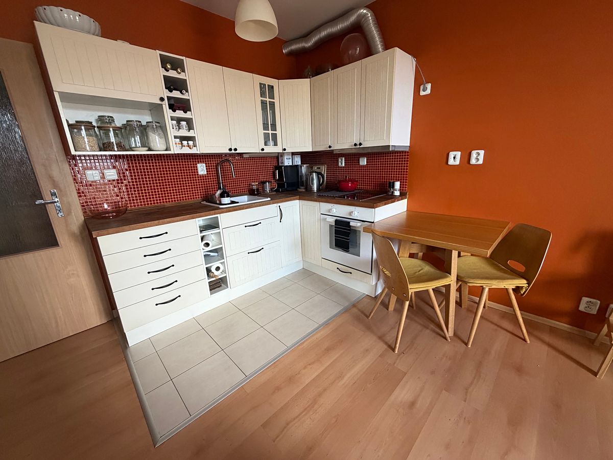 Pronájem bytu 1+kk 33 m² – fotografie 2