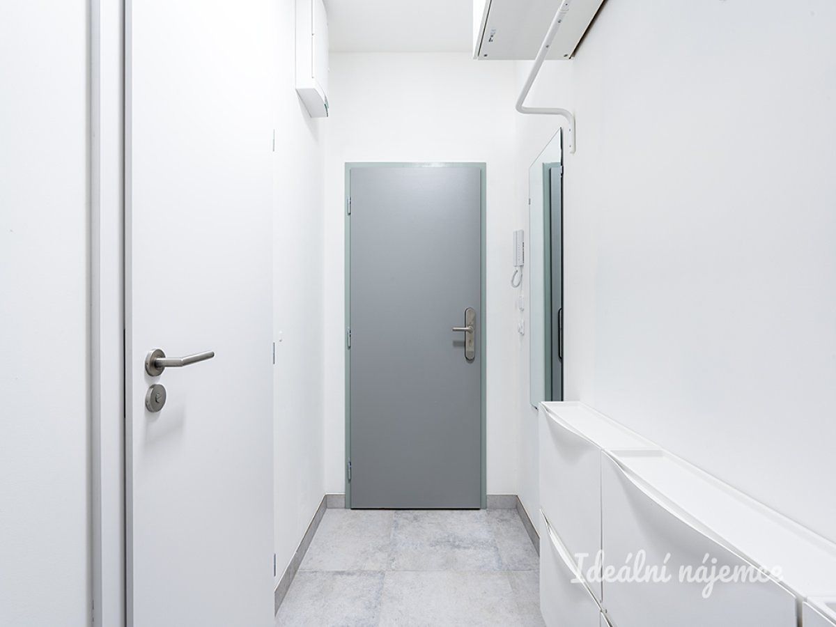 Pronájem bytu 1+kk 27 m² – fotografie 2