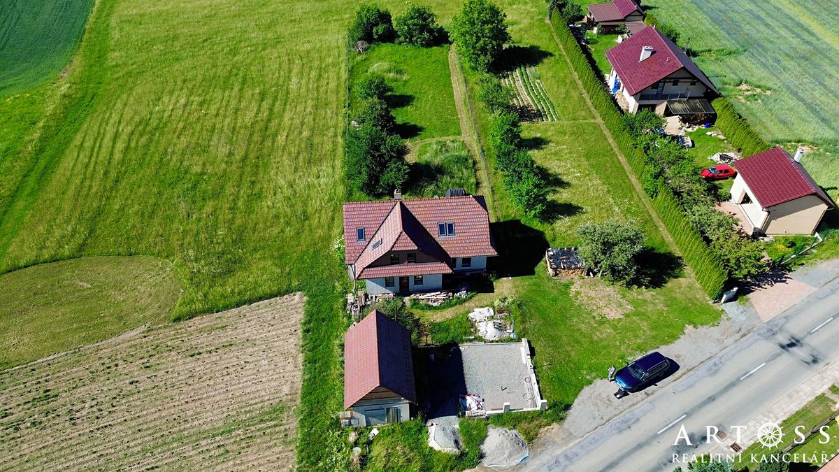 Prodej rodinného domu 200 m², pozemek 1549 m² – fotografie 2