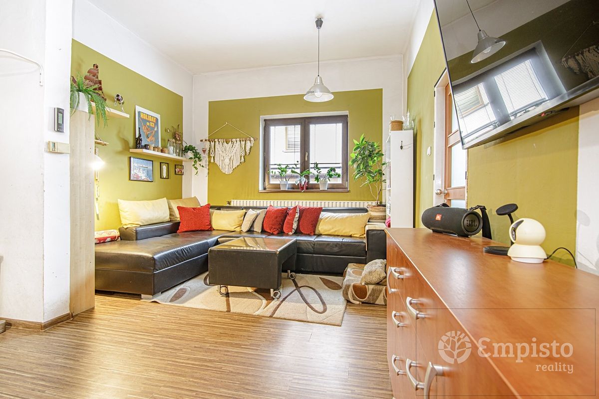 Prodej rodinného domu 146 m², pozemek 334 m² – fotografie 2