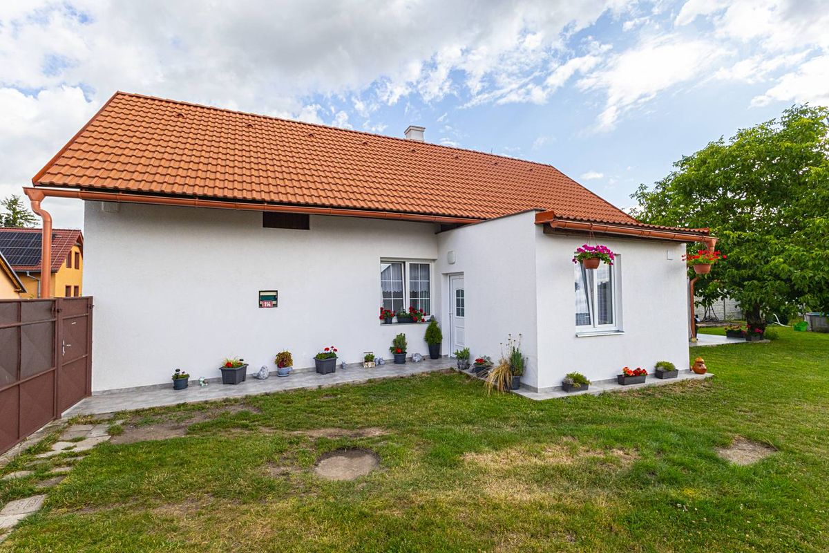 Prodej rodinného domu 90 m², pozemek 680 m² – fotografie 2