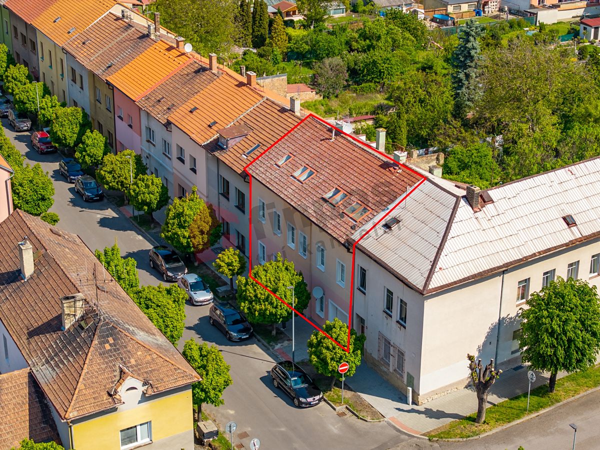 Prodej rodinného domu 318 m², pozemek 374 m² – fotografie 4