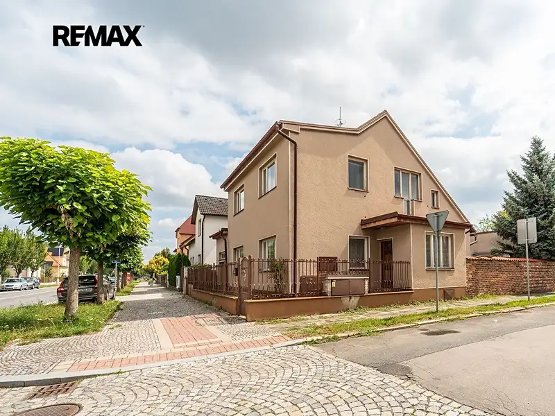 Prodej rodinného domu 294 m², pozemek 427 m², Pečky – náhled fotky 1