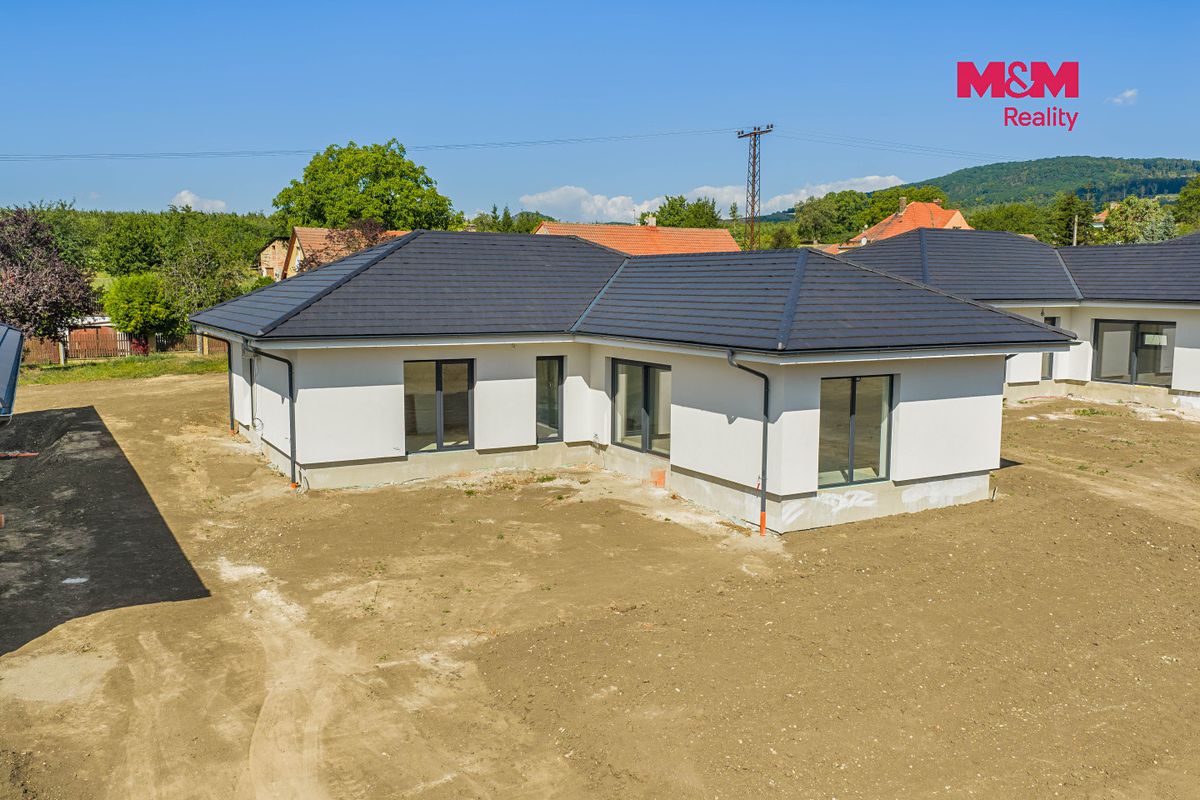 Prodej rodinného domu 143 m², pozemek 1125 m² – fotografie 2