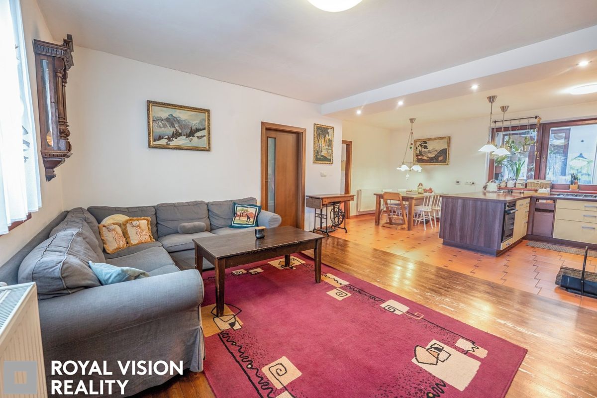 Prodej rodinného domu 239 m², pozemek 1160 m² – fotografie 3