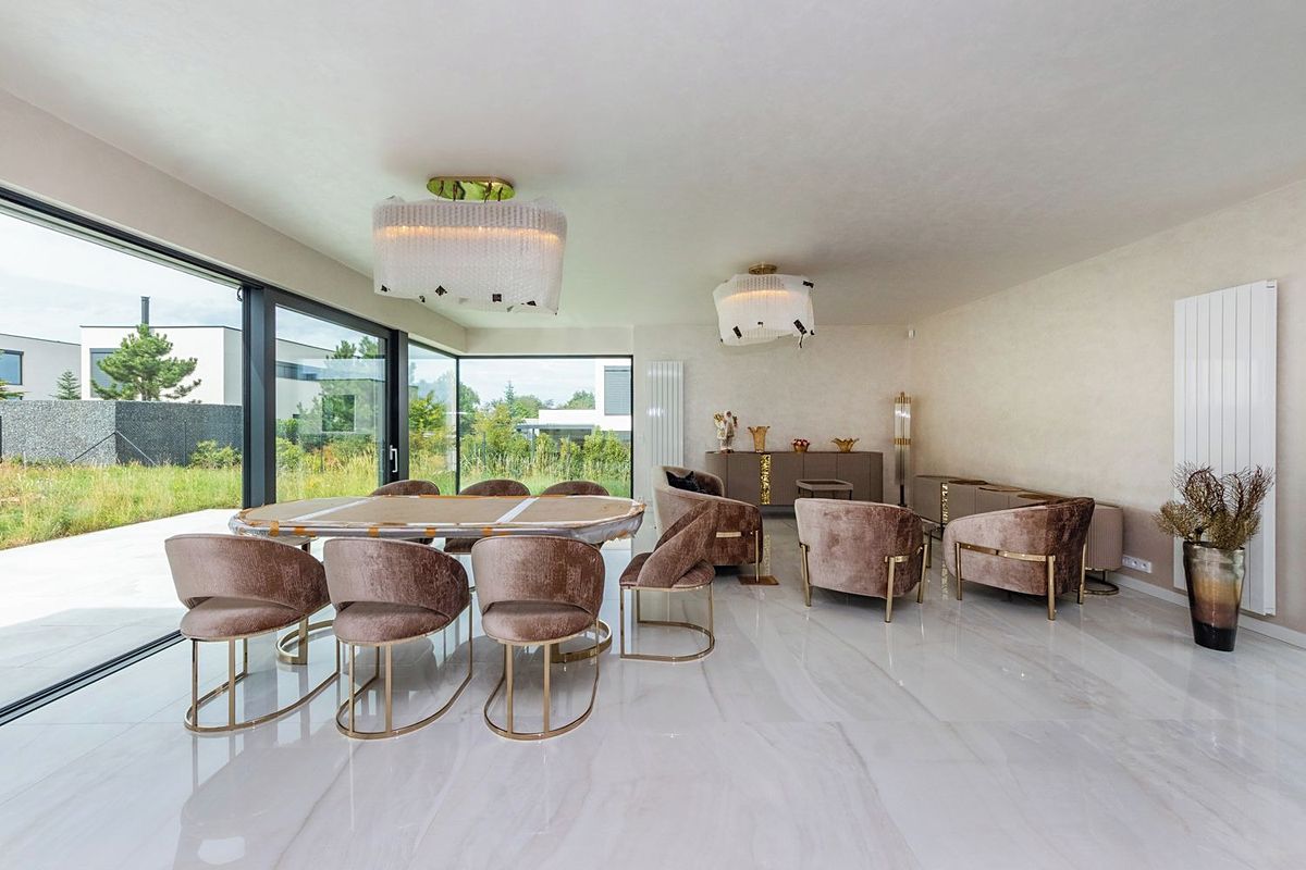 Prodej rodinného domu 295 m², pozemek 887 m² – fotografie 3