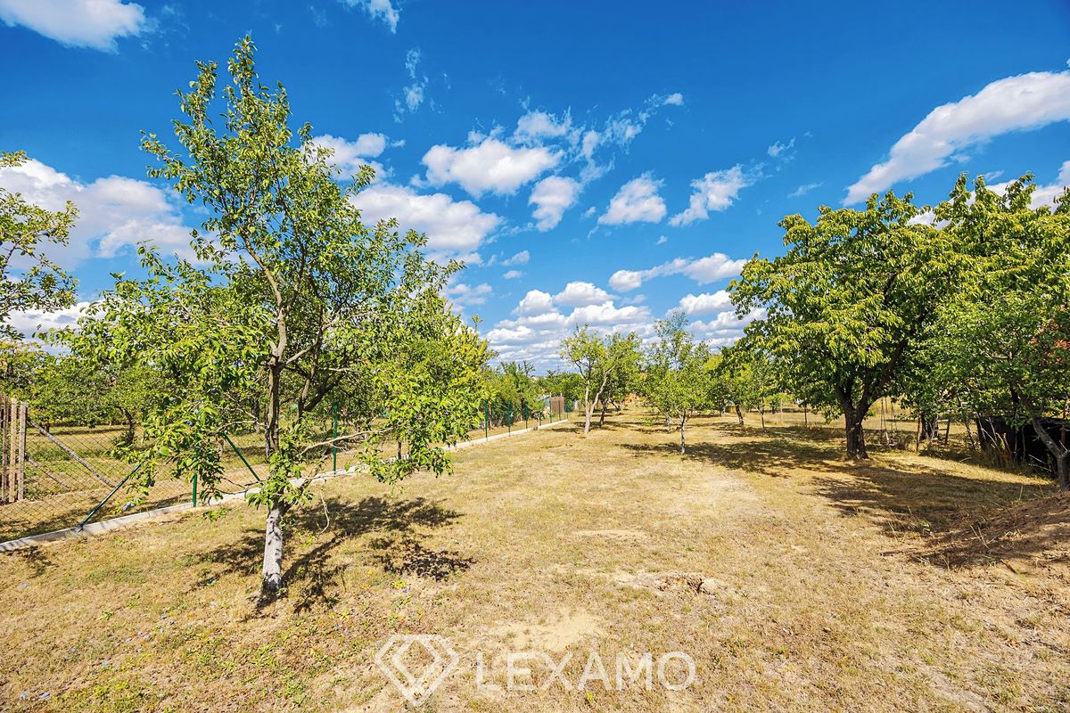 Prodej stavebního pozemku 1680 m² – fotografie 3