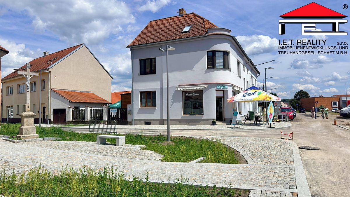 Prodej rodinného domu 303 m², pozemek 553 m² – fotografie 2