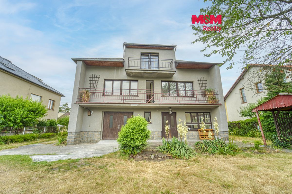 Prodej rodinného domu 274 m², pozemek 790 m²