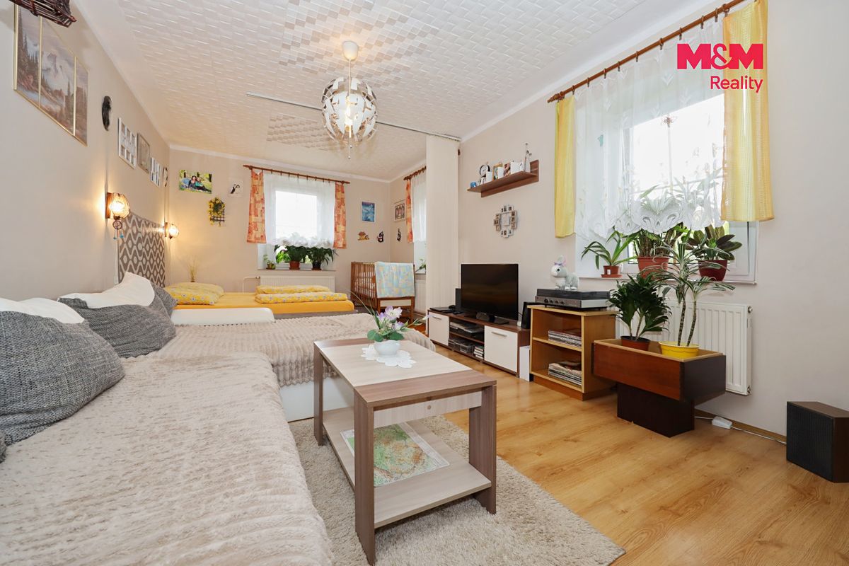 Prodej rodinného domu 212 m², pozemek 917 m² – fotografie 3