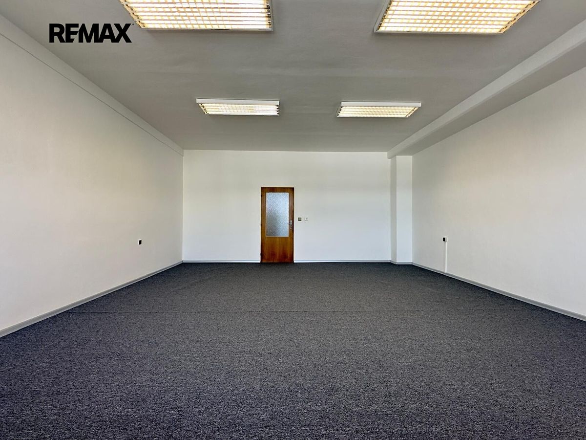 Pronájem kanceláře 44 m² – fotografie 3