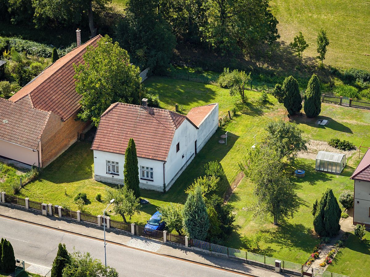 Prodej rodinného domu 137 m², pozemek 679 m² – fotografie 3