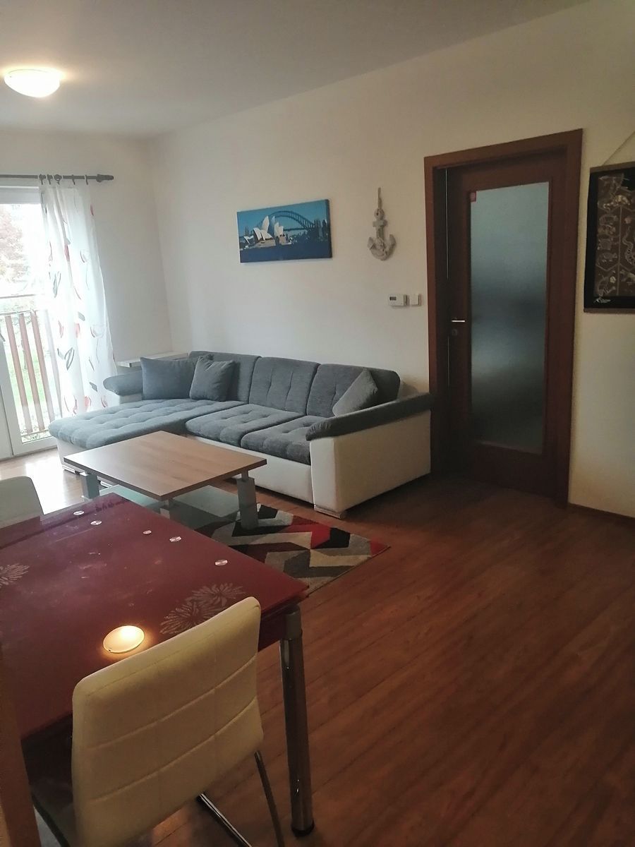 Pronájem bytu 2+kk 65 m² – fotografie 2