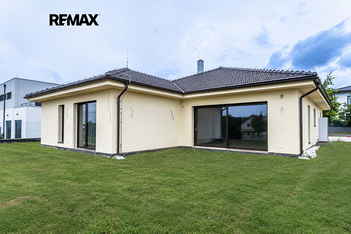 Prodej rodinného domu 195 m², pozemek 1192 m² – fotografie 2