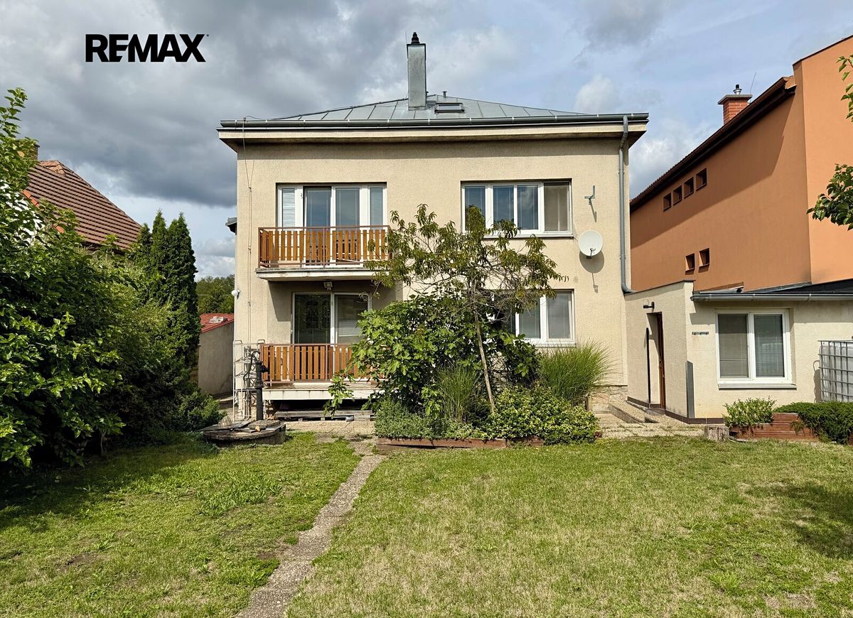 Prodej rodinného domu 258 m², pozemek 567 m² – fotografie 2