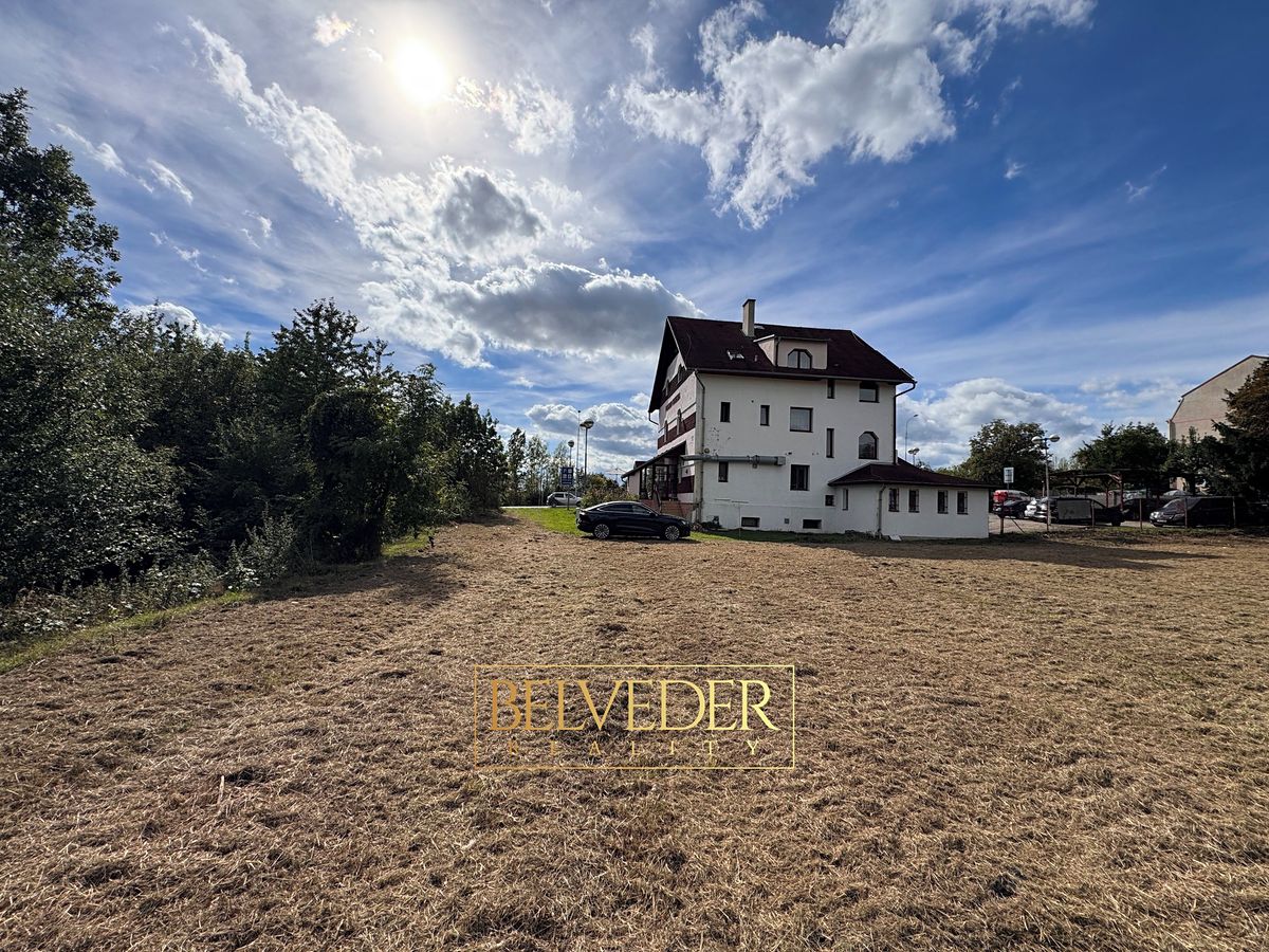 Prodej stavebního pozemku 3032 m² – fotografie 2