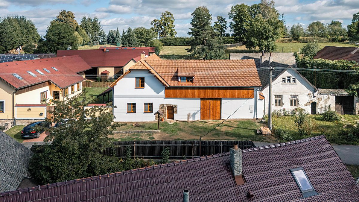 Prodej rodinného domu 370 m², pozemek 2115 m² – fotografie 3