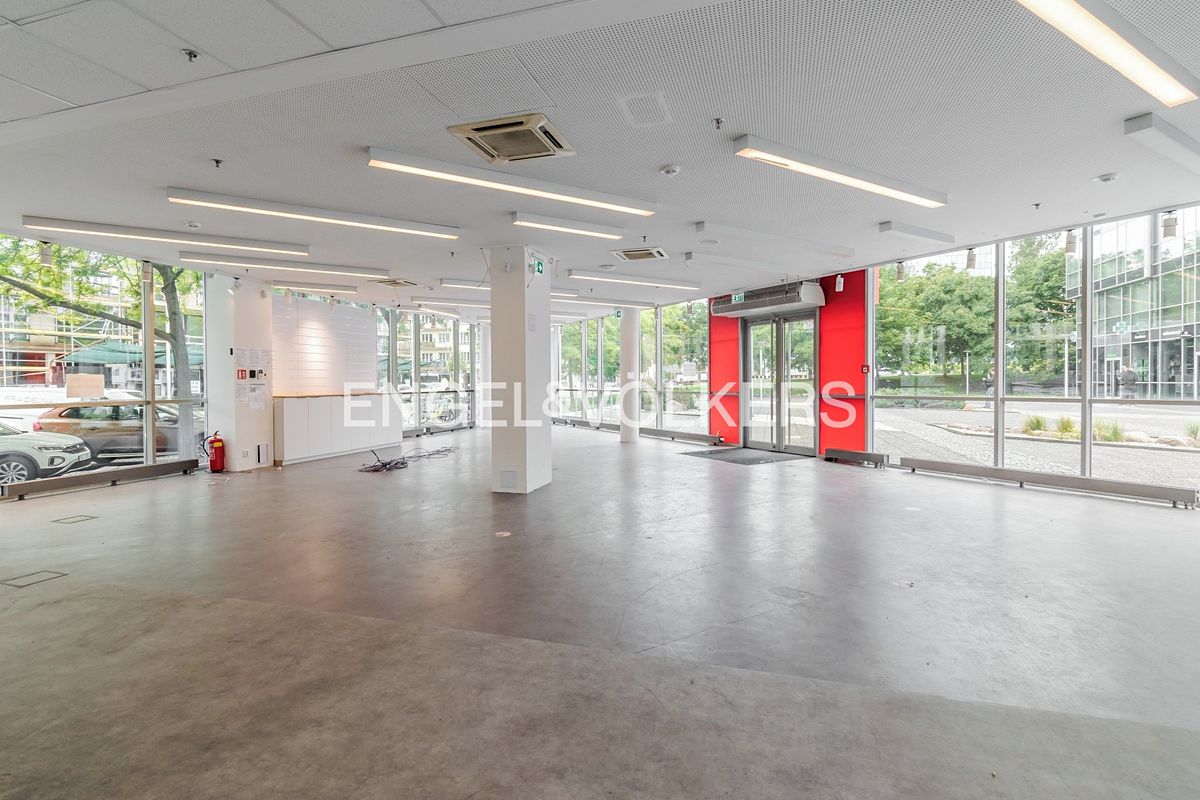 Pronájem obchodního prostoru 291 m² – fotografie 2
