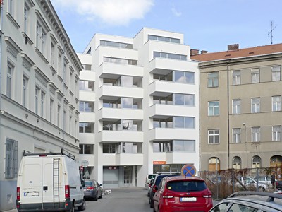 Pronájem garážového stání 15 m²