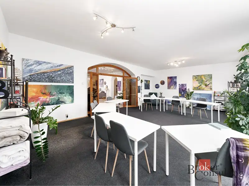 Prodej rodinného domu 1000 m², pozemek 2969 m², Hostivice – náhled fotky 3