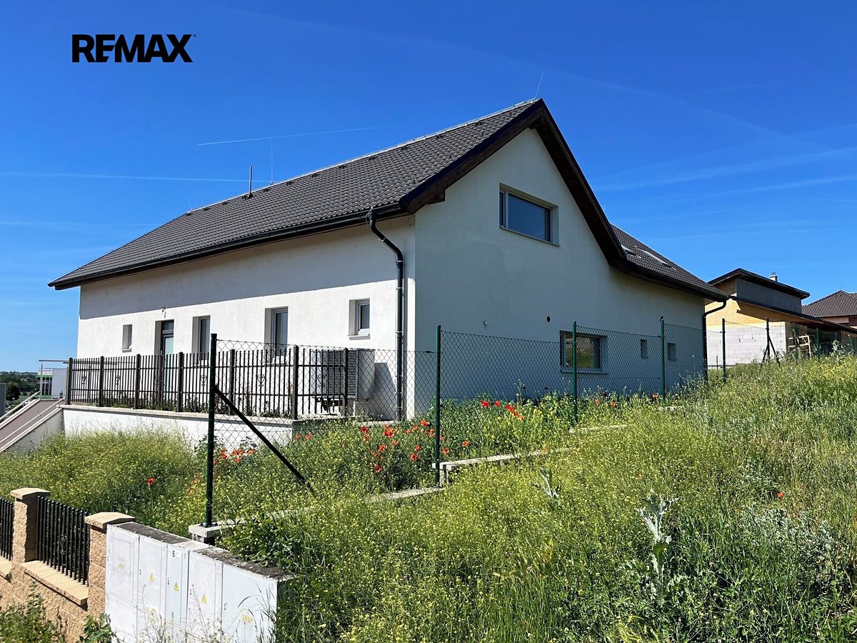Prodej rodinného domu 224 m², pozemek 959 m² – fotografie 2